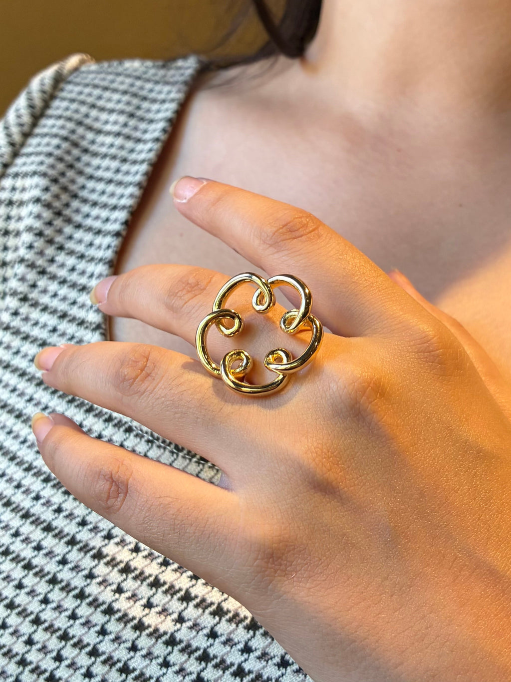 Curvy Knot Ring