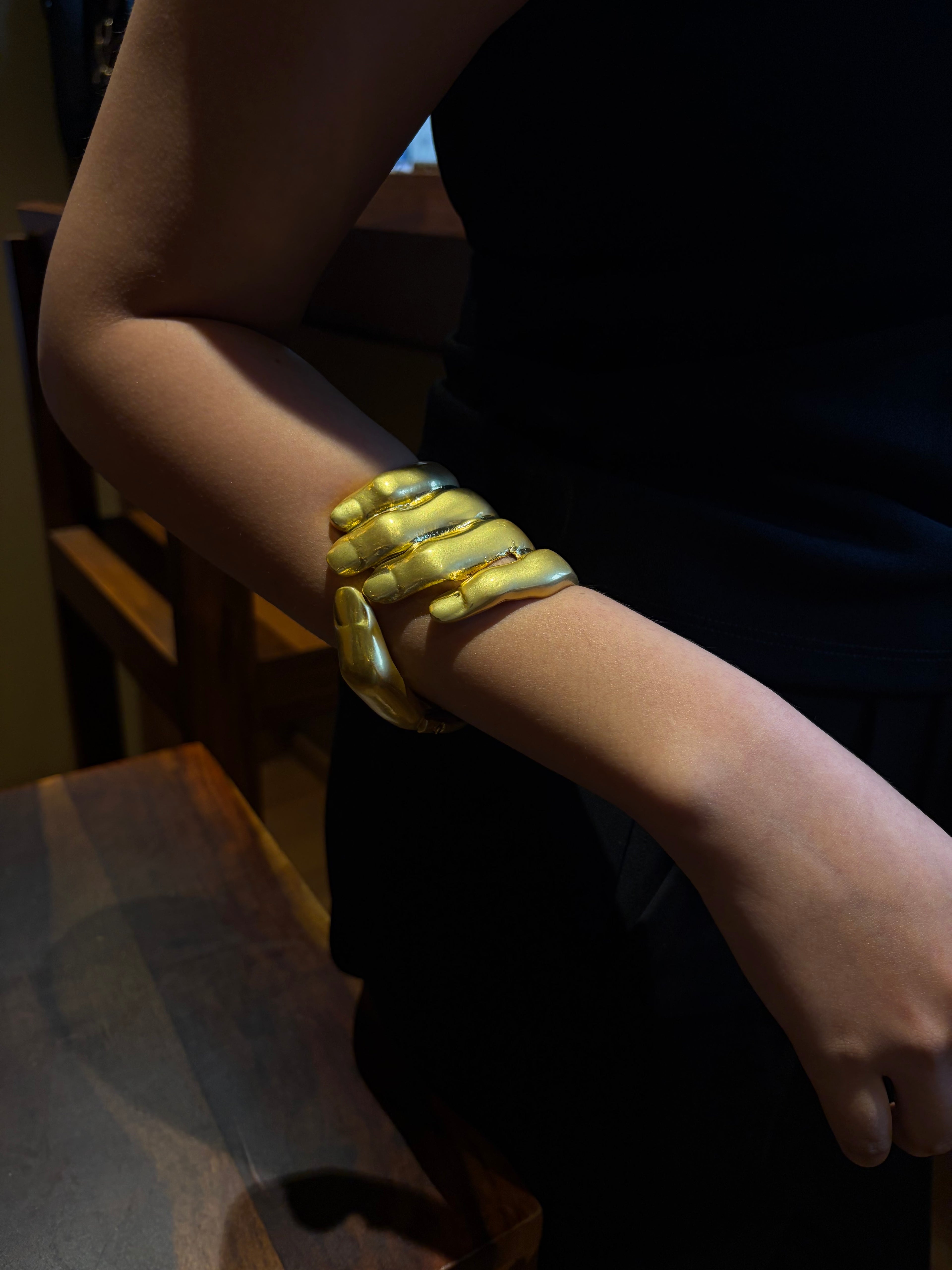 Hand Held Armcuff
