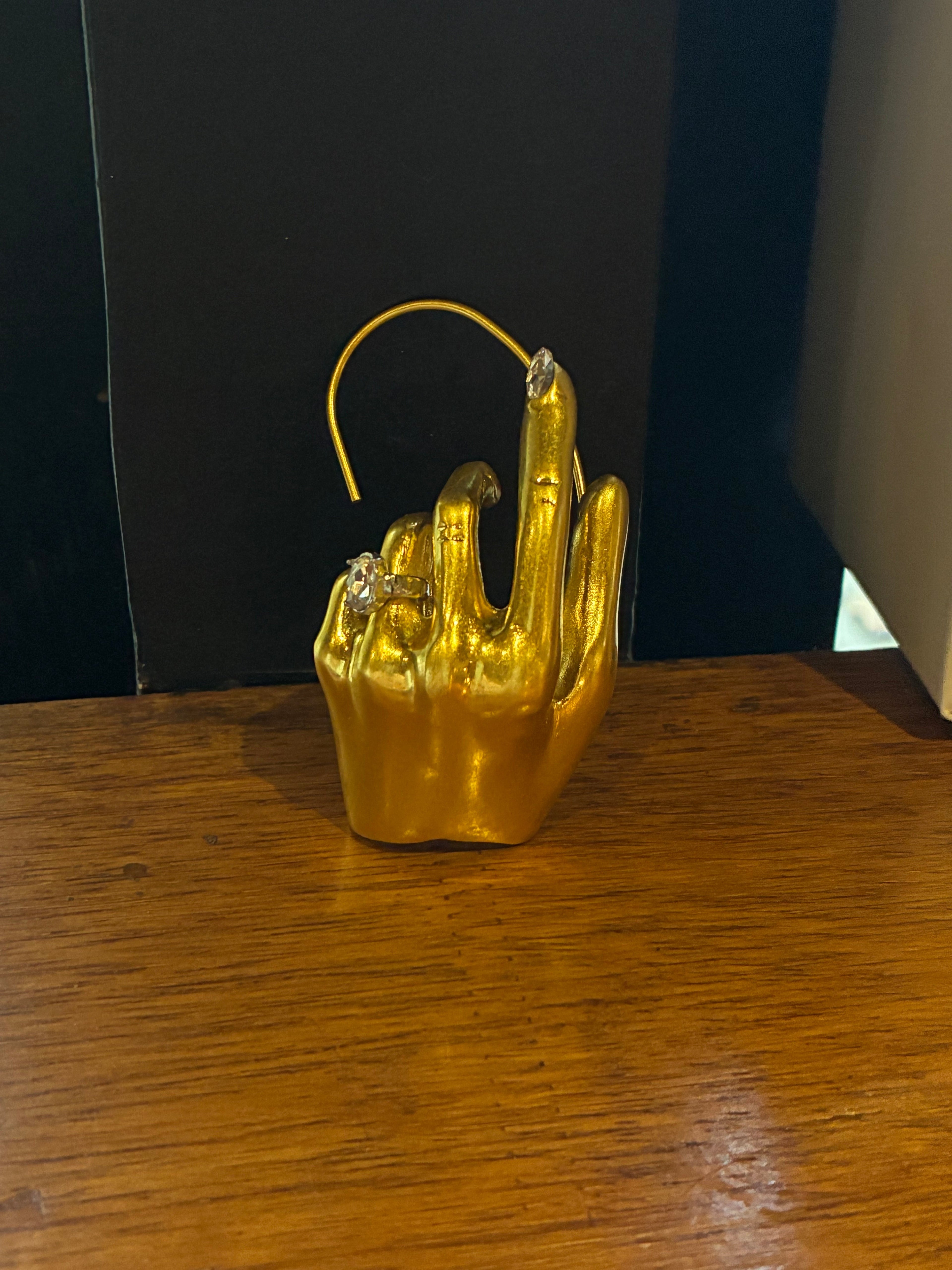 Hand held Earcuff