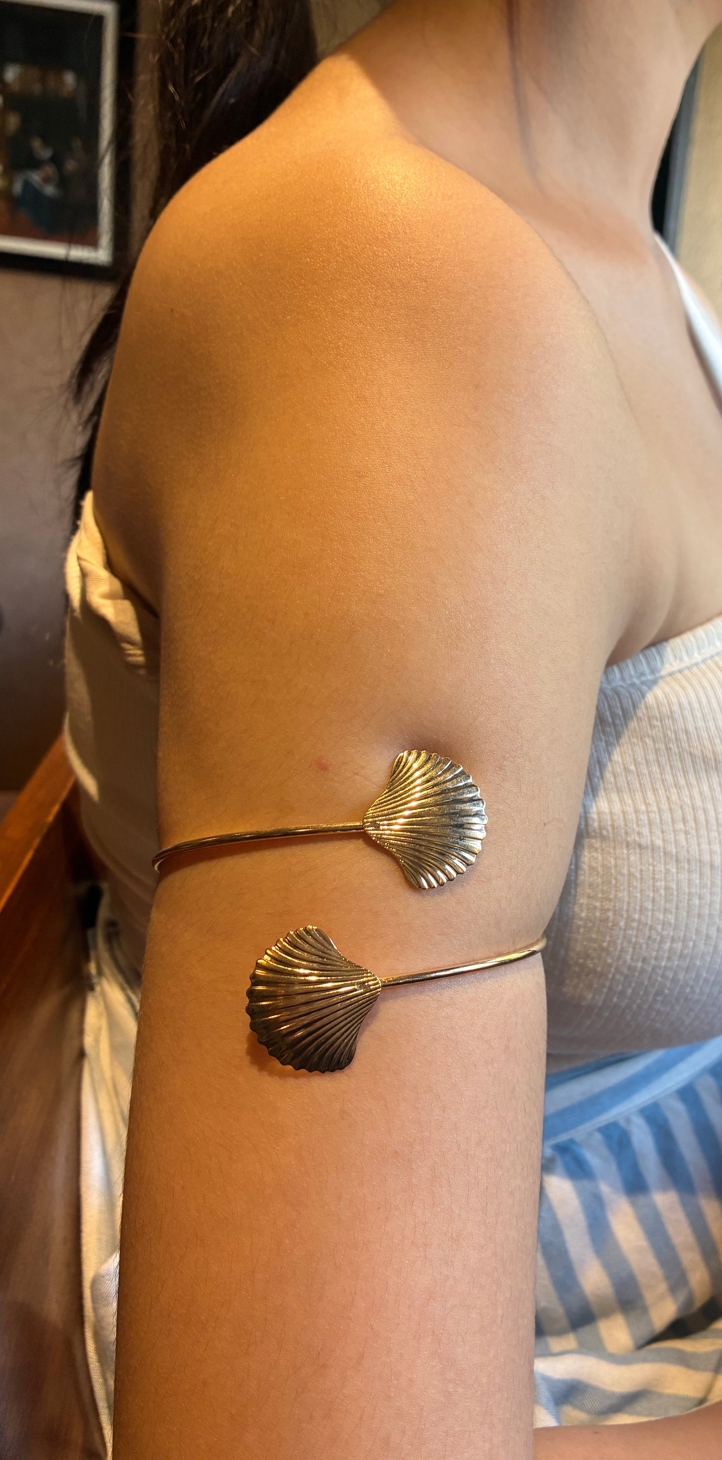 Shell to Shell Bicep Cuff