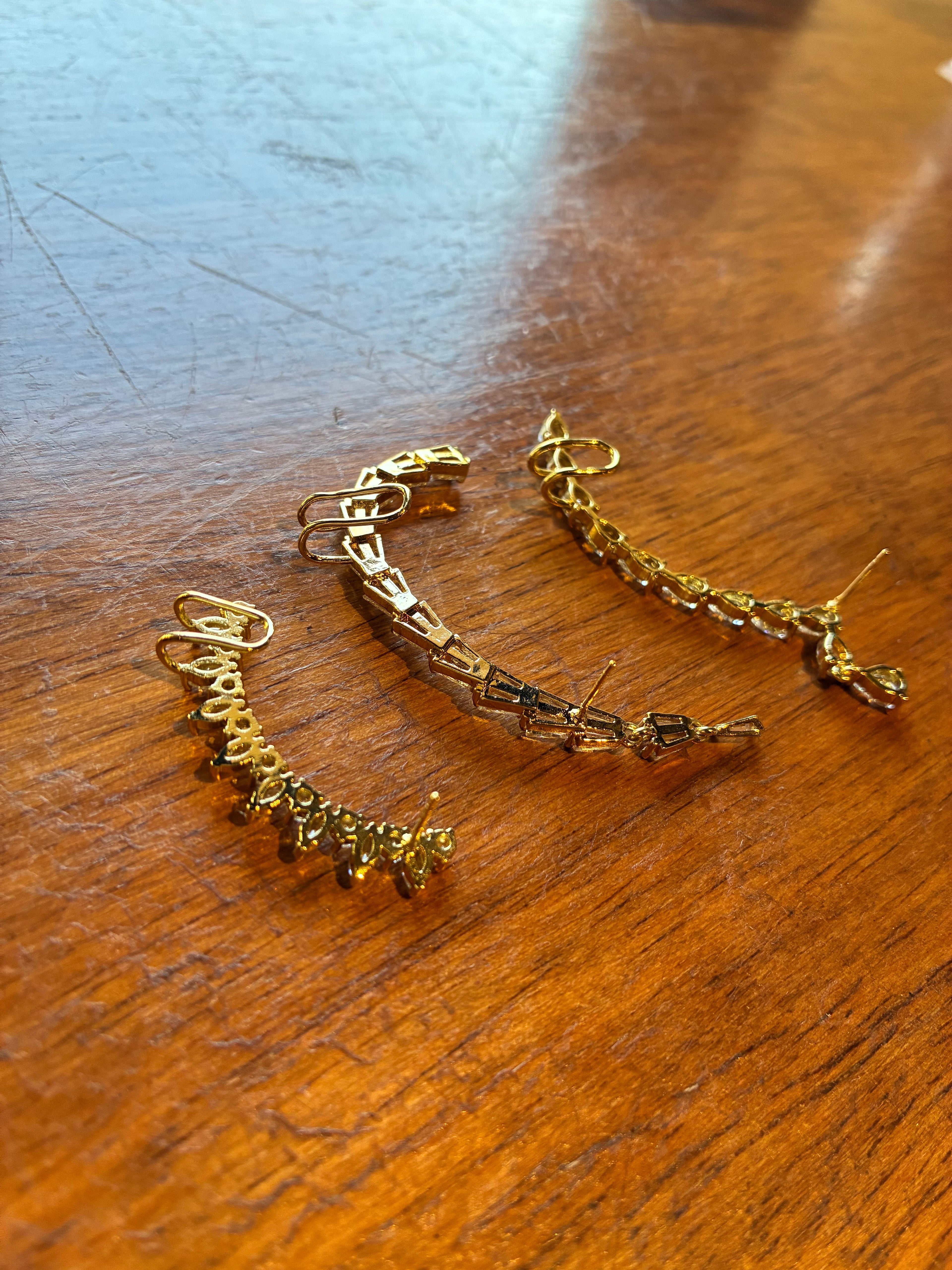 Pear Line Earcuff
