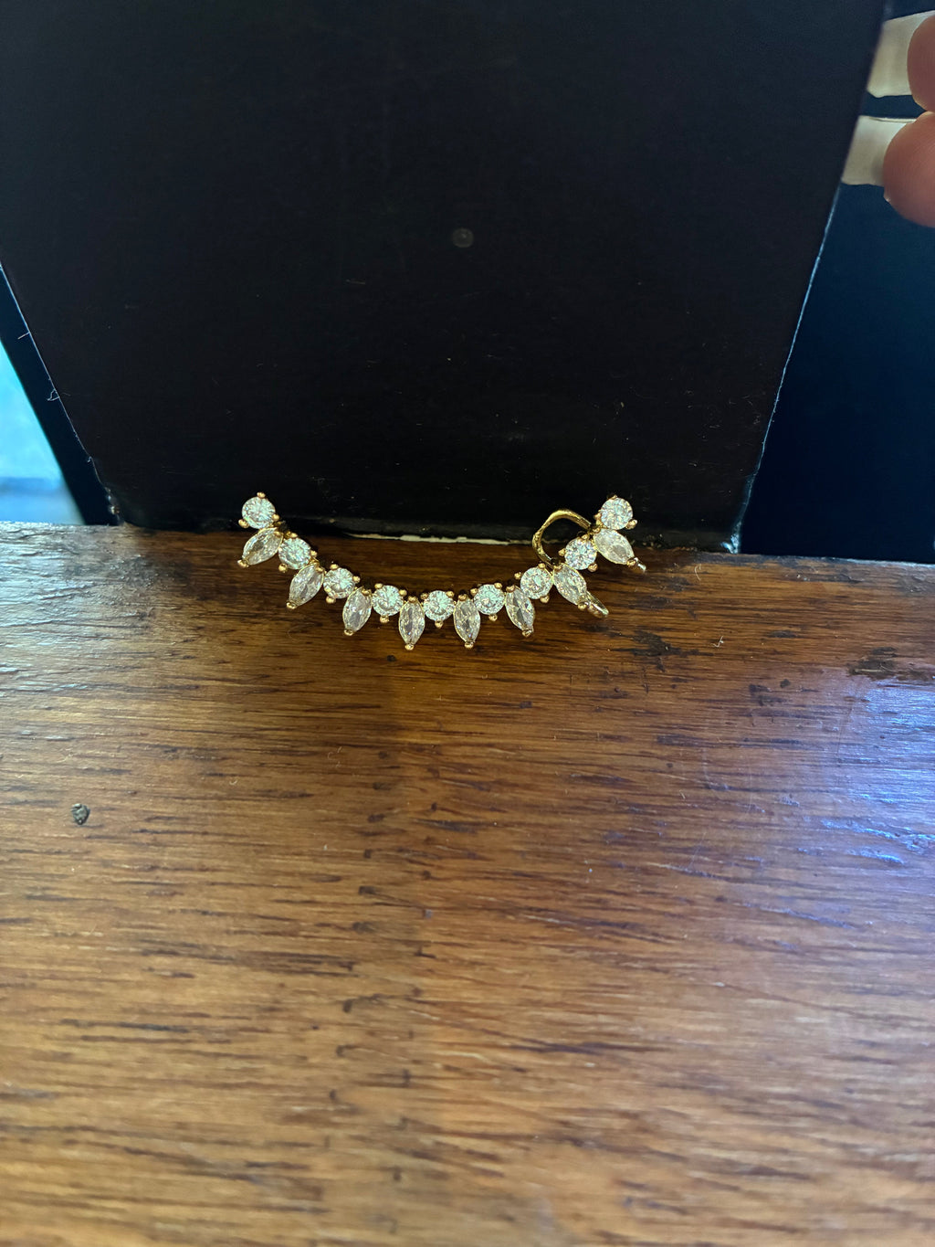 Pear Line Earcuff