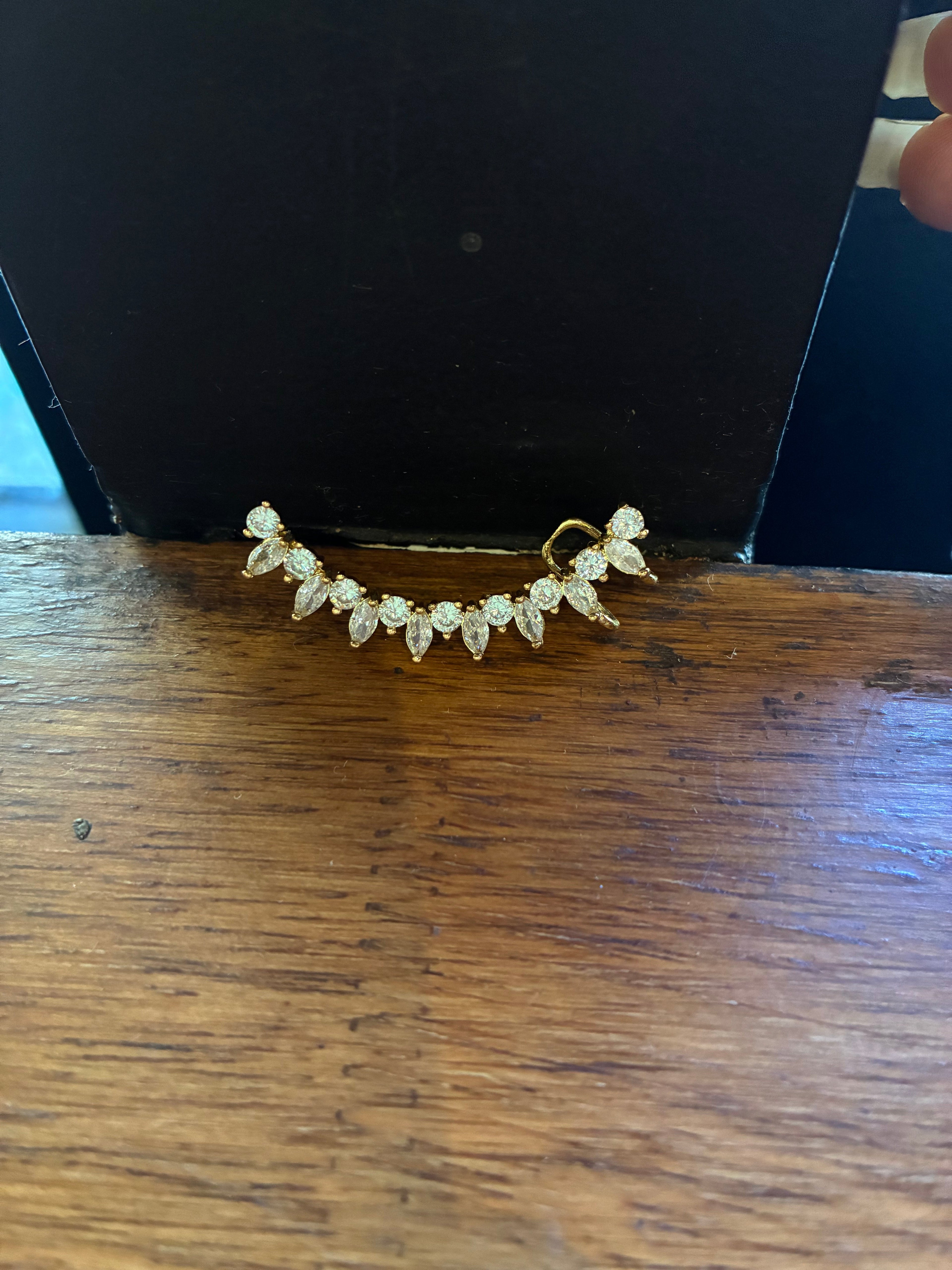 Pear Line Earcuff