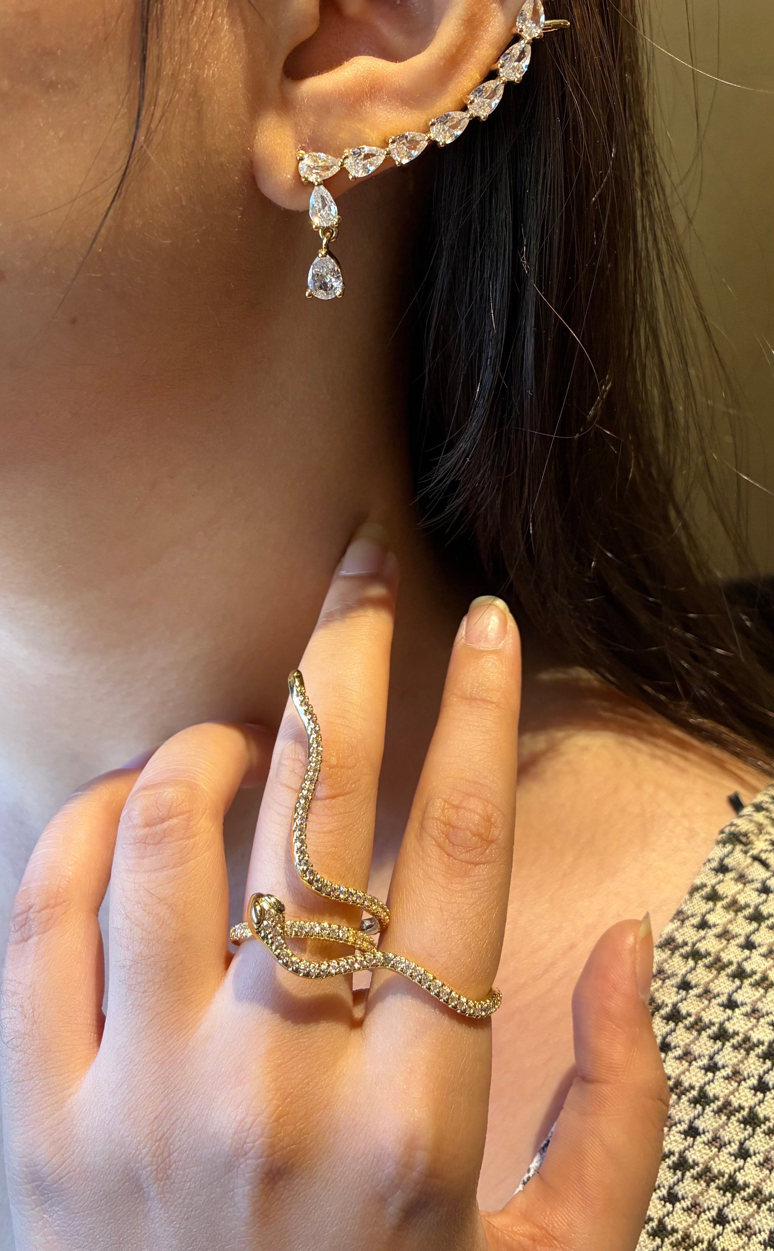 Solis Gold Earcuff