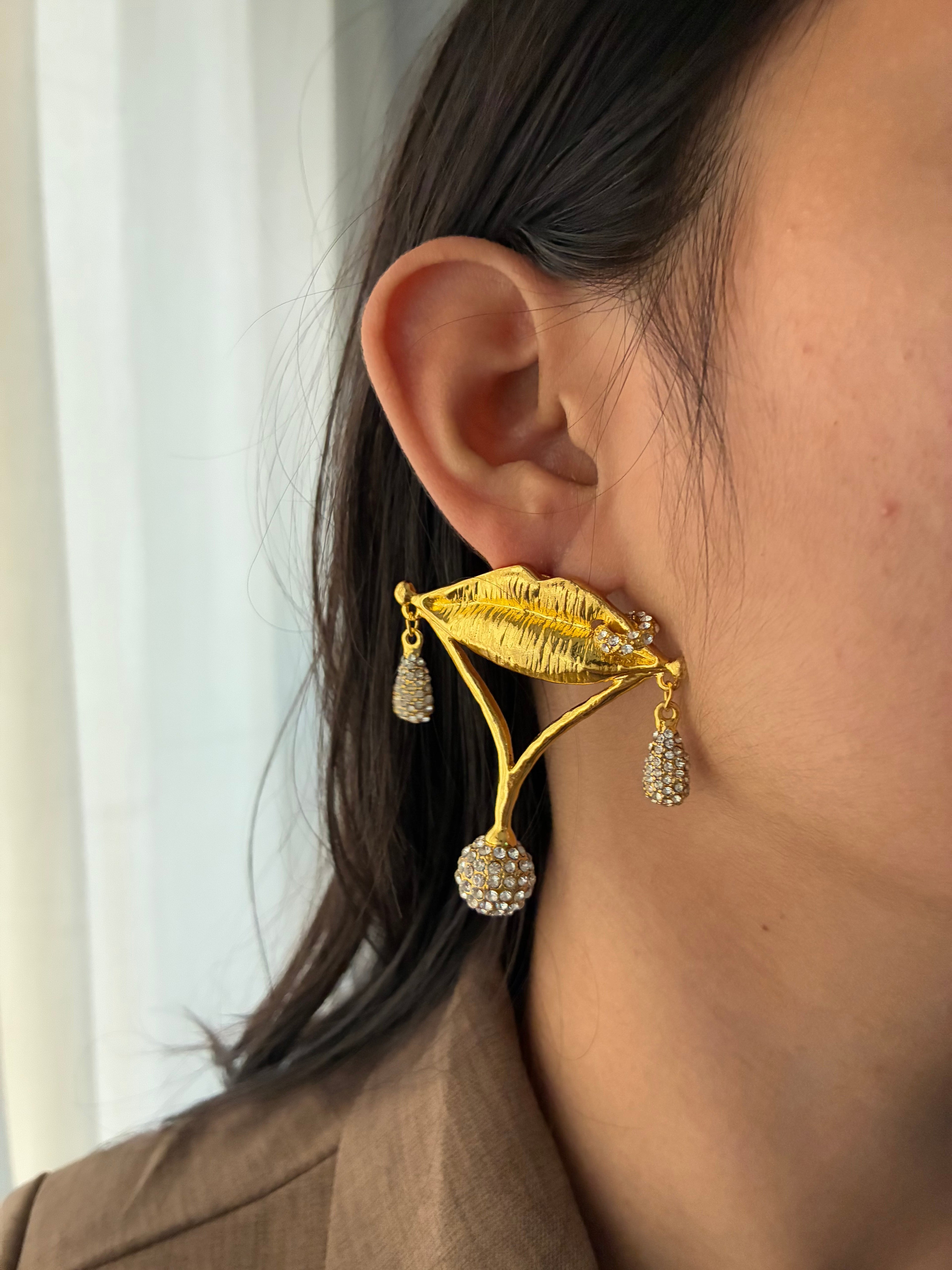 Couture Lip Earring