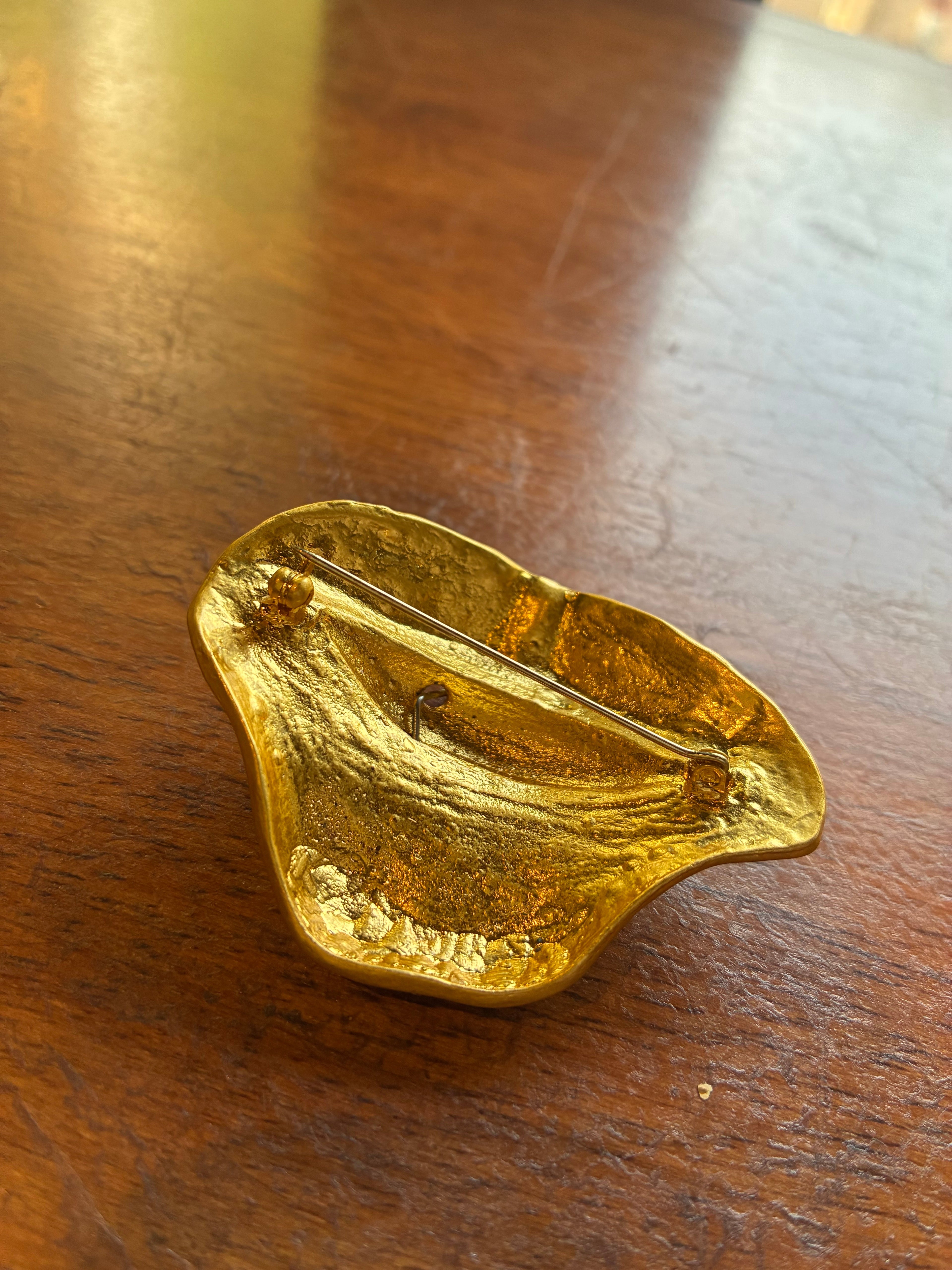 Man’s Lip on Fingertips Brooch