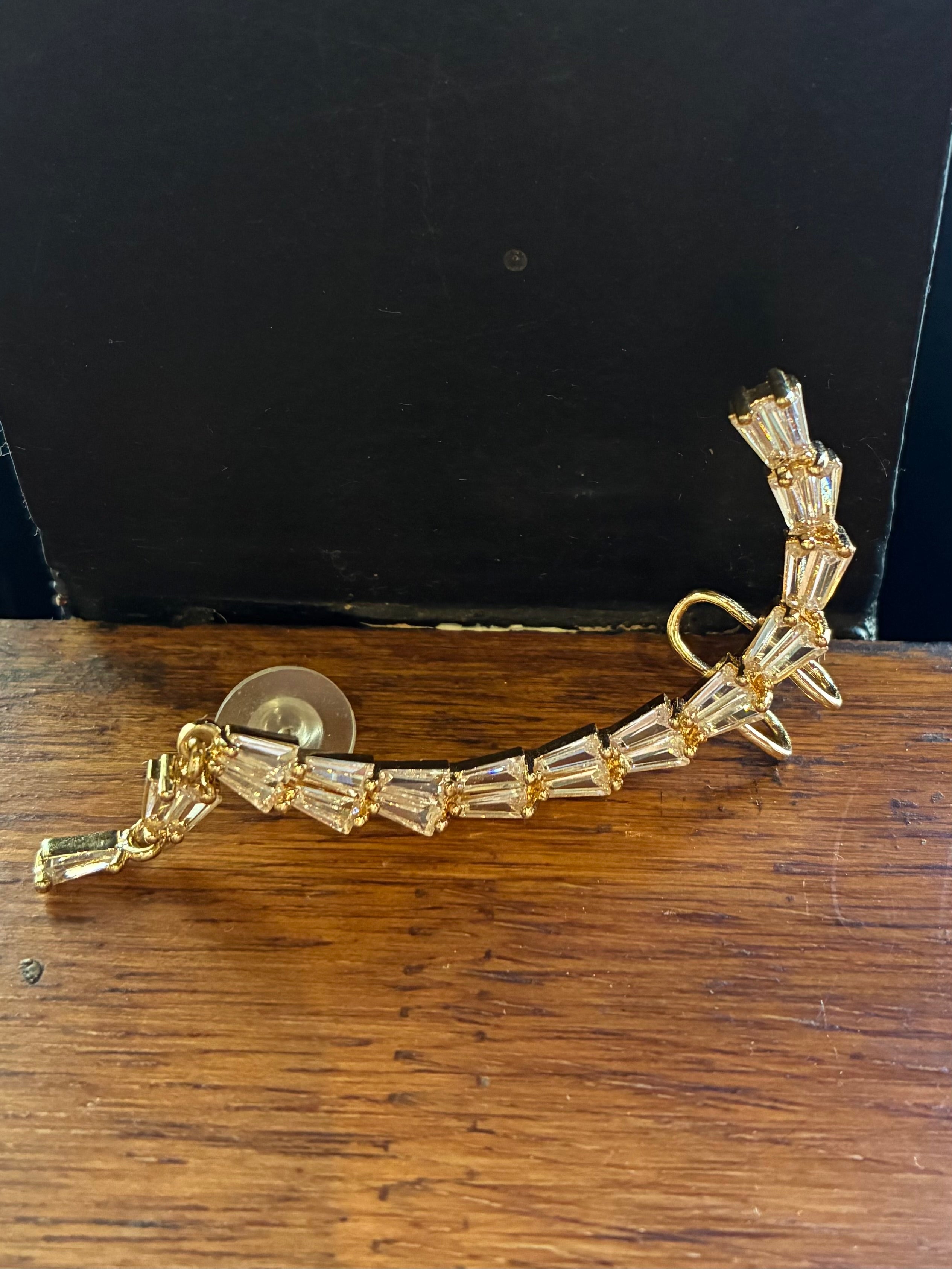 Nova Gold Earcuff