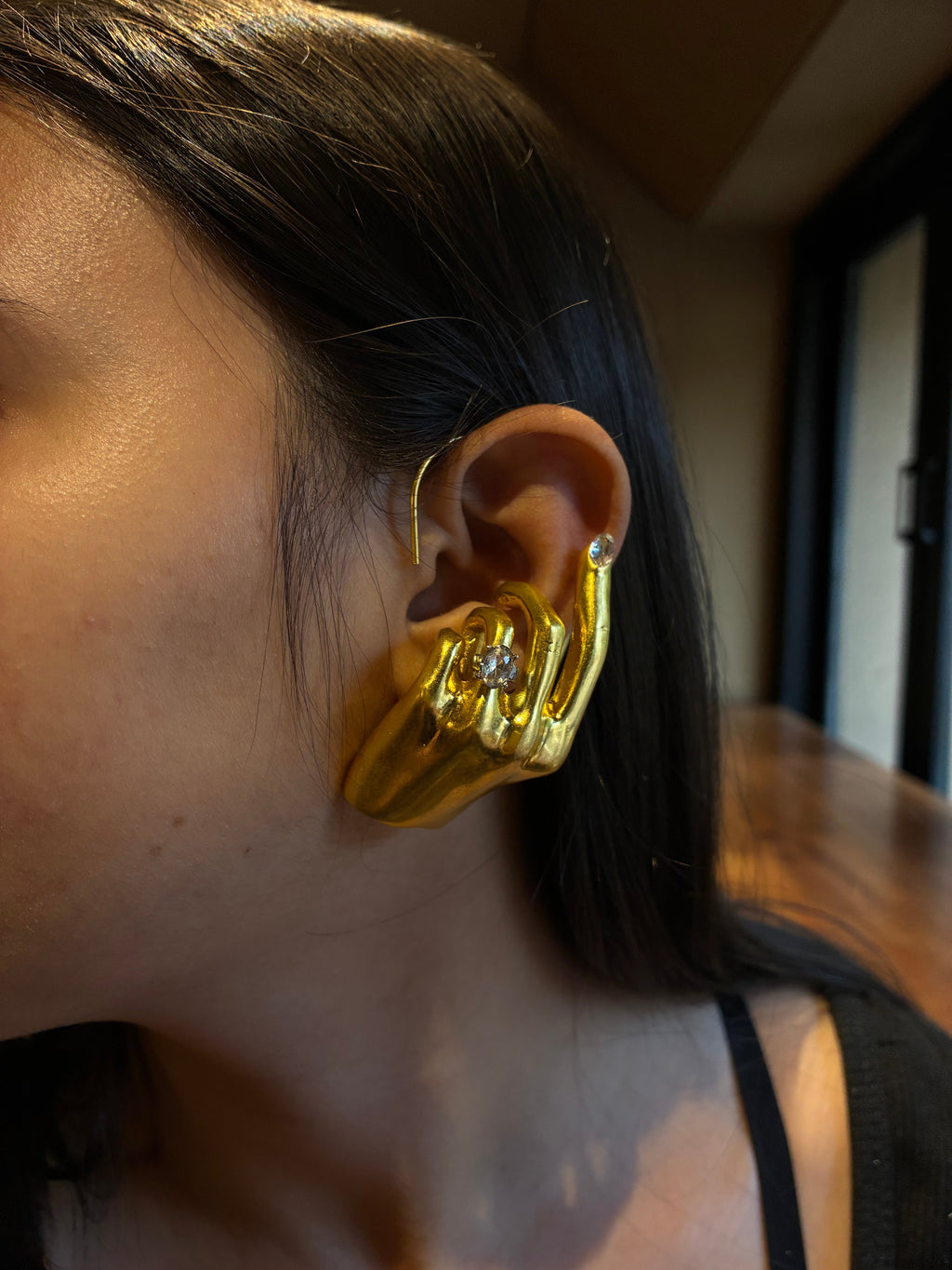 Hand held Earcuff